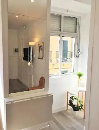 Cozy And Beautiful Flat In Great Location! شقة *